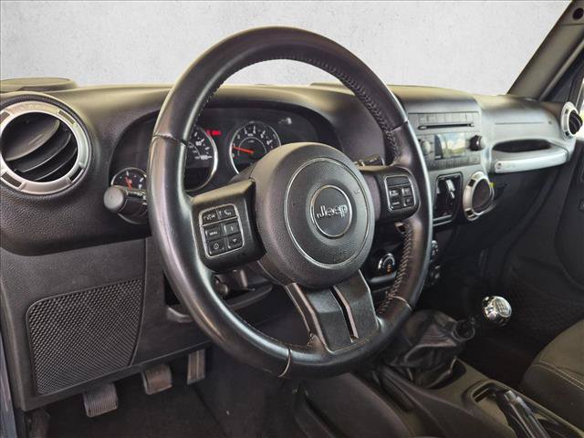 Used 2017 Jeep Wrangler Unlimited Sahara w/ Connectivity Group AWD/4WD image 10