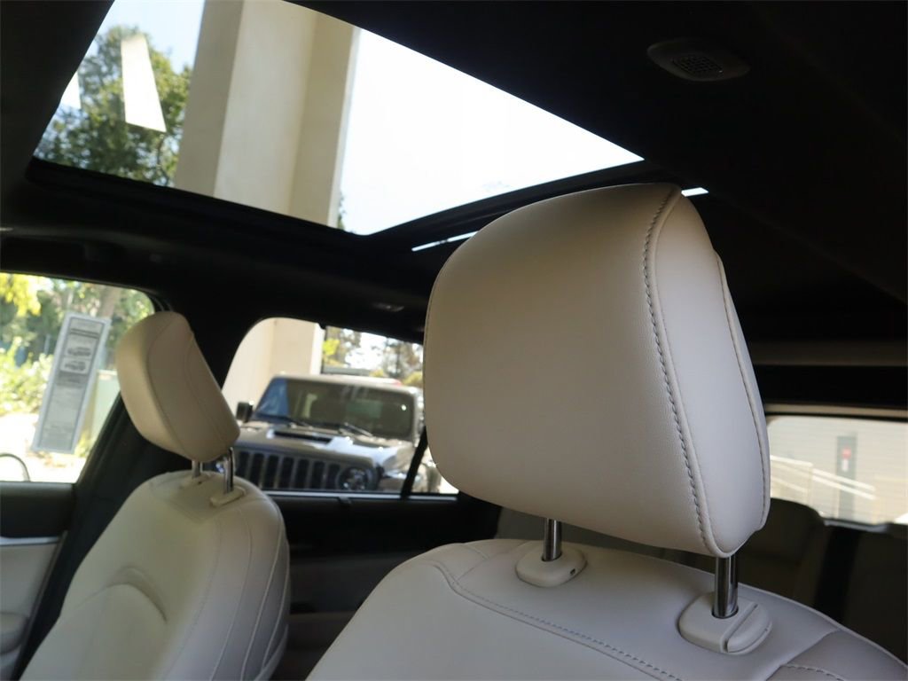 Used 2023 Jeep Grand Cherokee 4WD 4xe w/ Luxury Tech Group II image 22