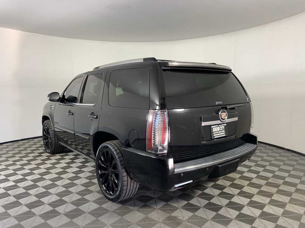 Used 2013 Cadillac Escalade Premium image 7