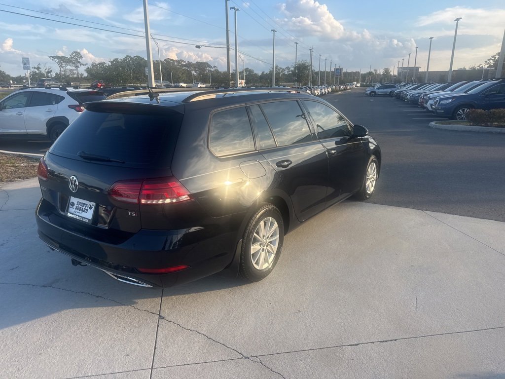 Used 2018 Volkswagen Golf S image 5