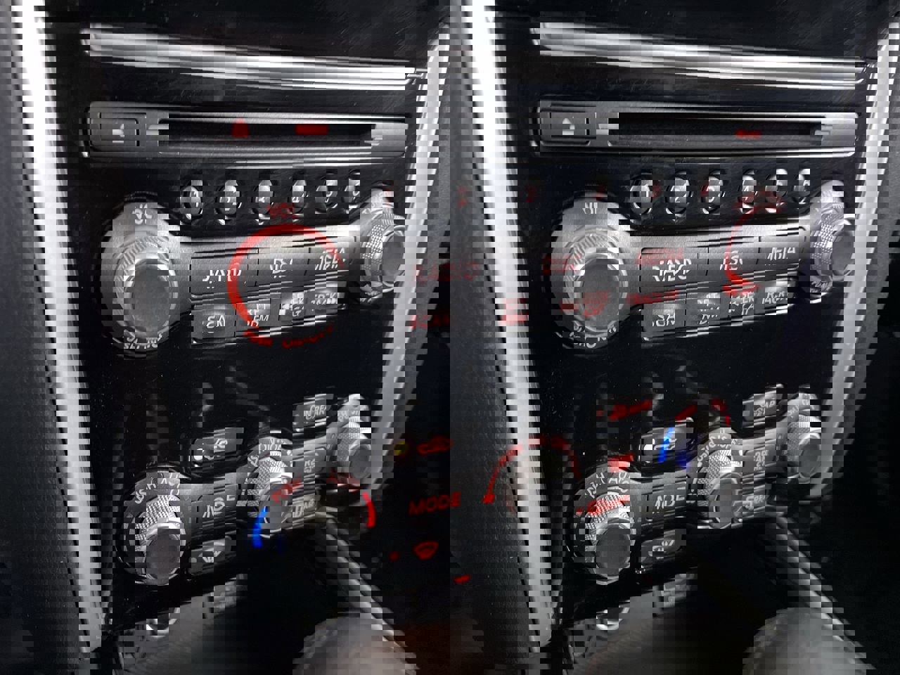 Used 2019 Nissan Pathfinder SV image 17