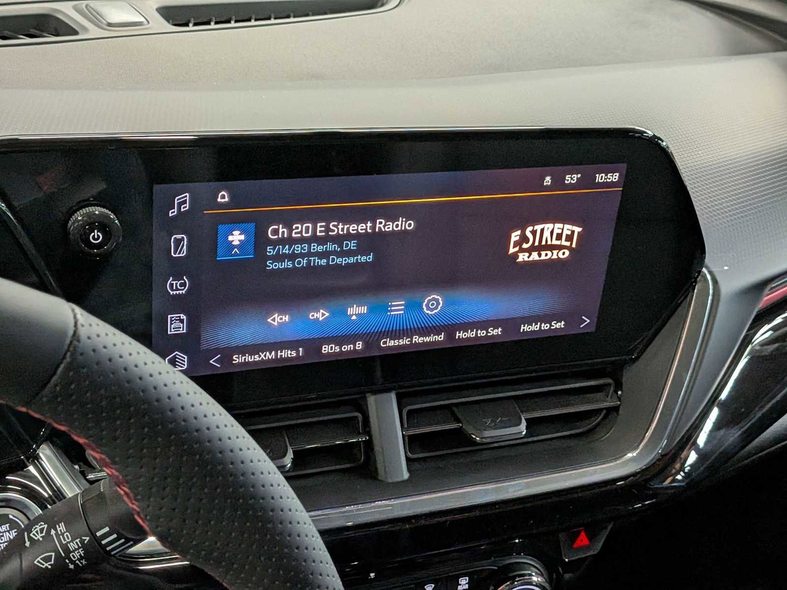 New 2025 Chevrolet Trax RS w/ Sunroof Package image 30