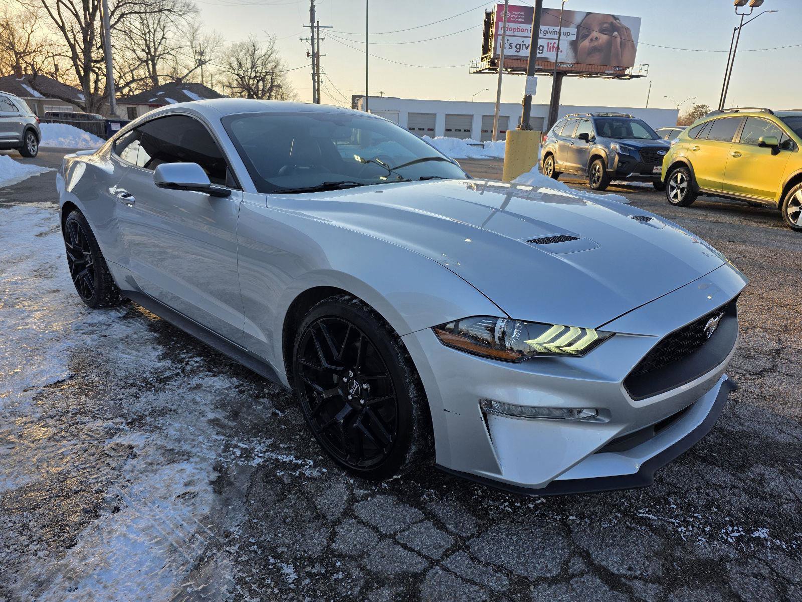 Used 2018 Ford Mustang Premium image 3