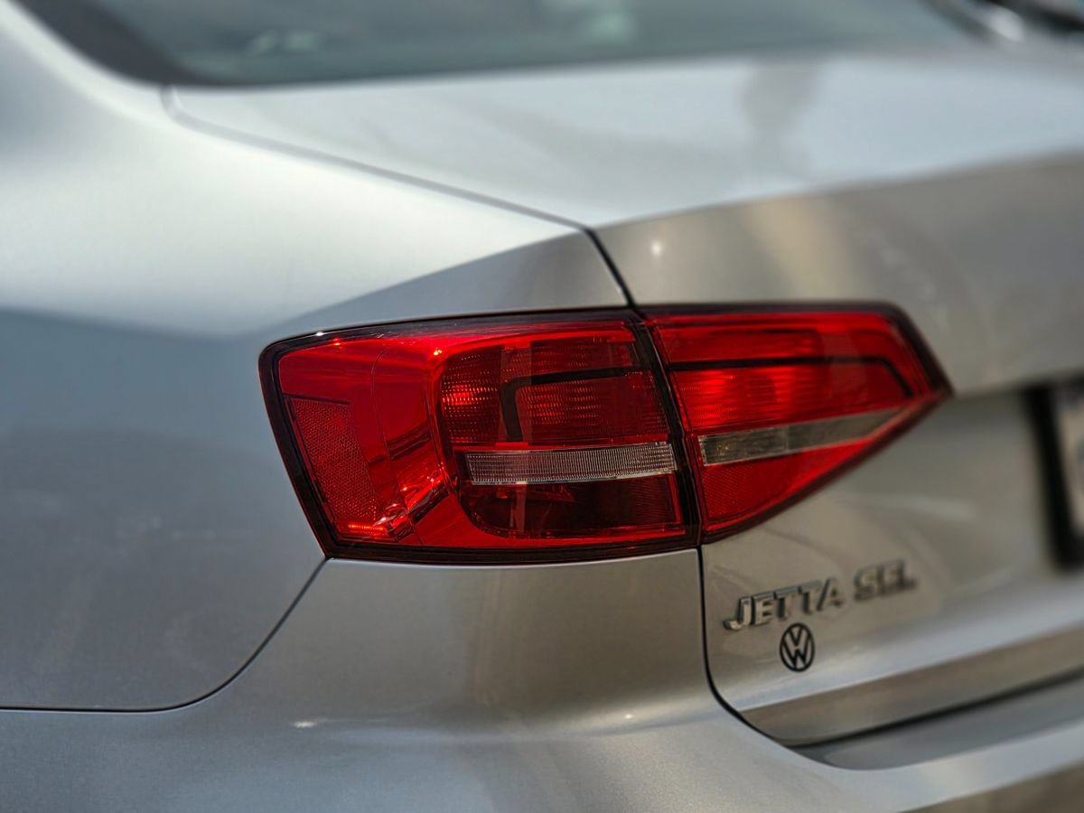 Used 2015 Volkswagen Jetta SEL FWD image 10