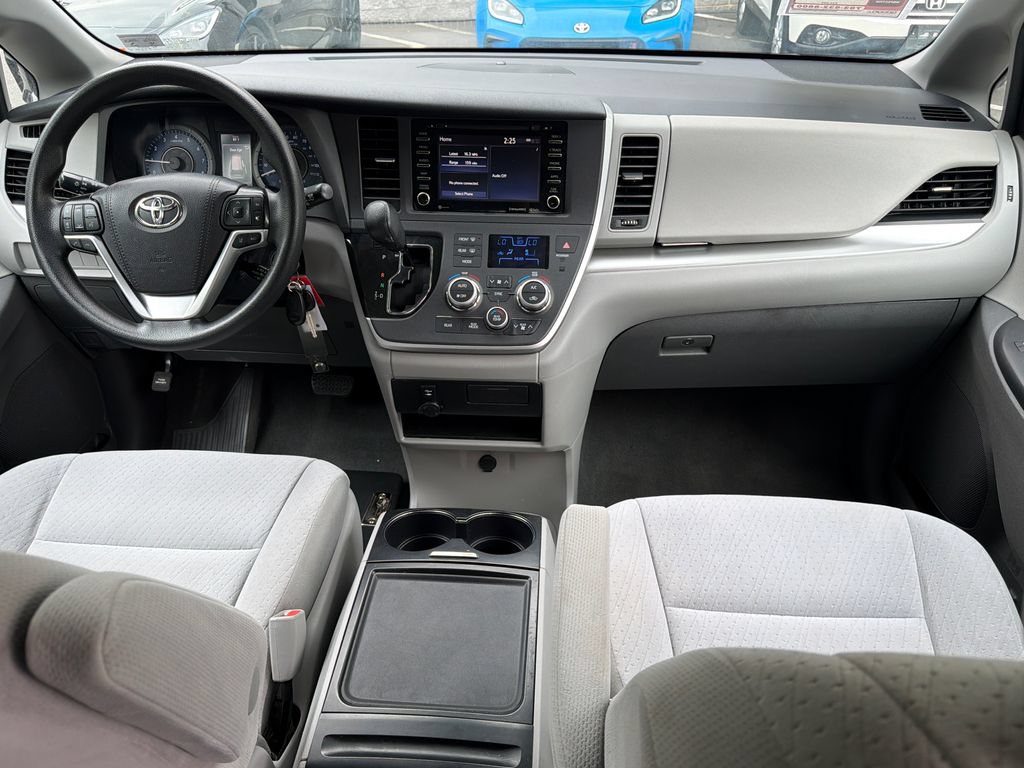Used 2020 Toyota Sienna LE FWD image 15