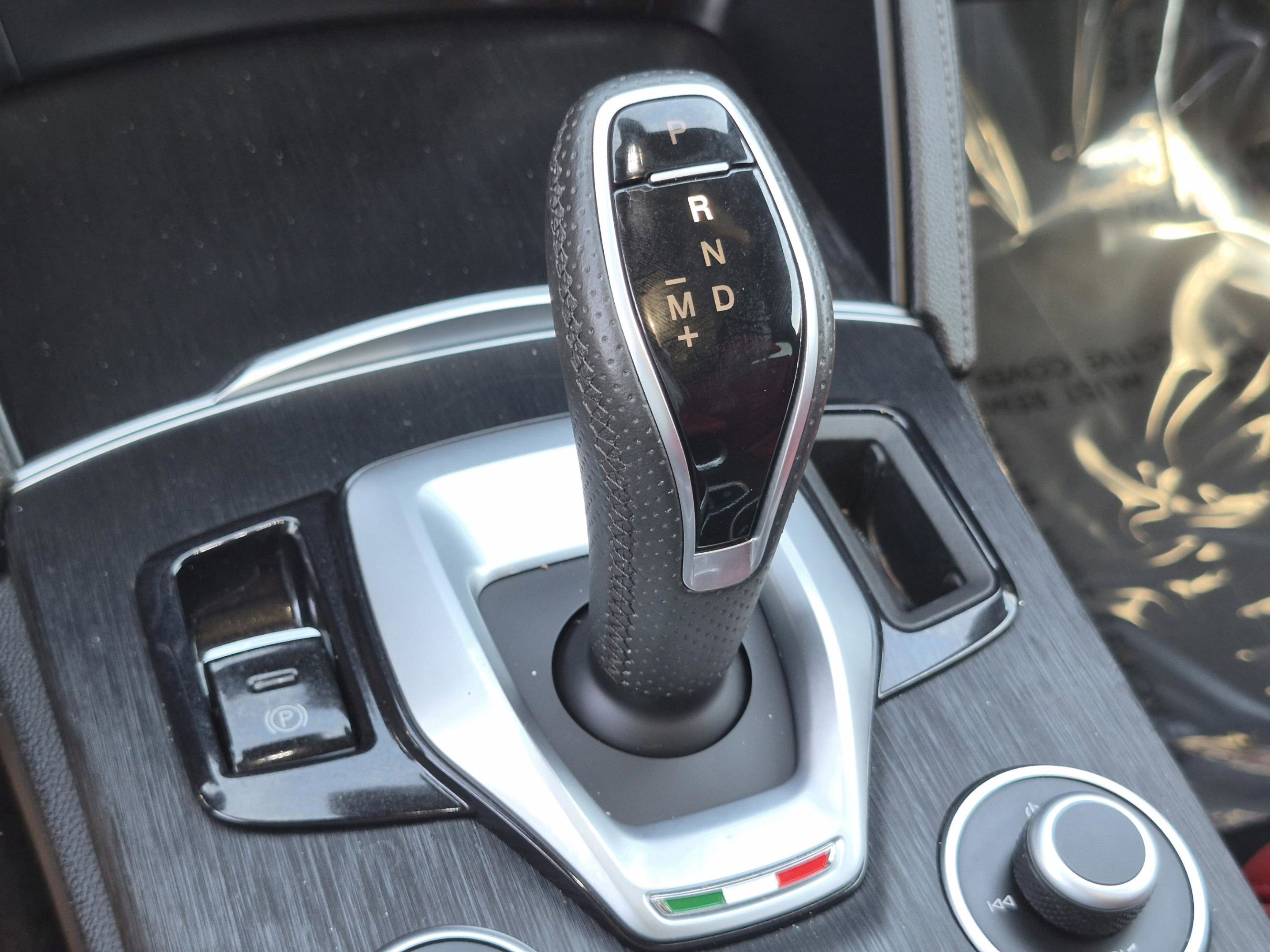 Used 2022 Alfa Romeo Stelvio Sprint RWD image 33