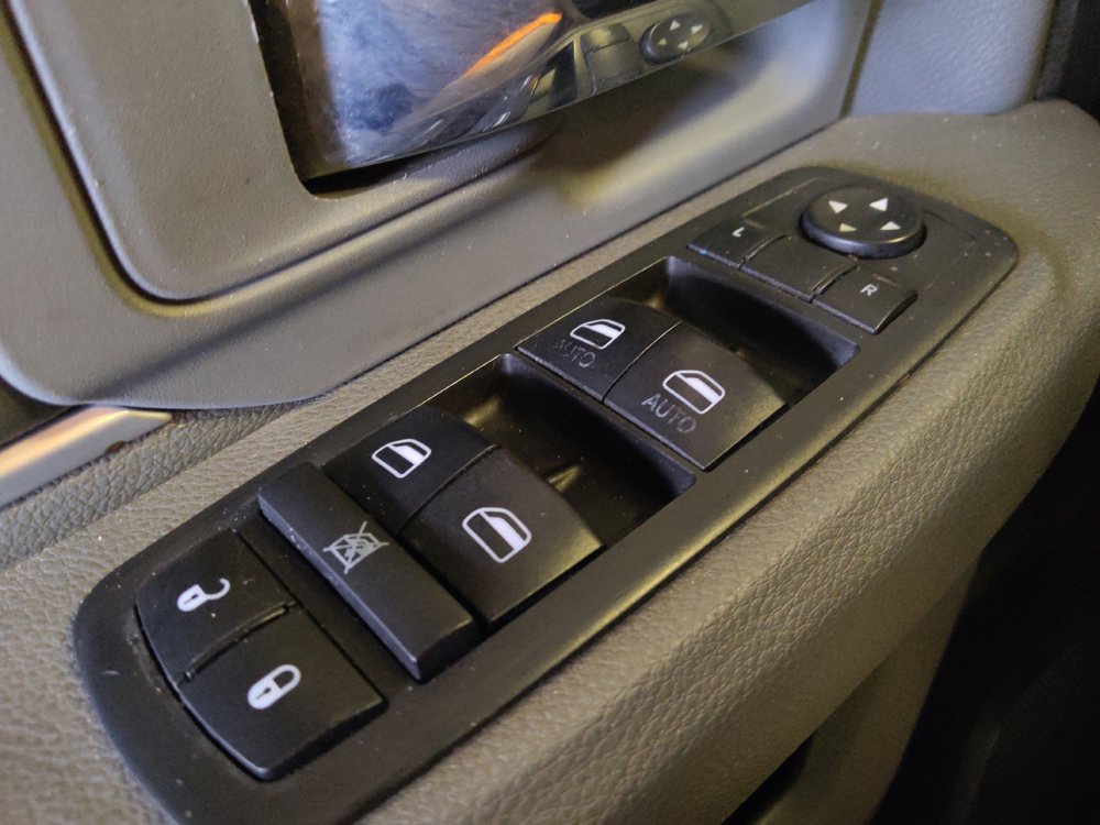 Used 2018 RAM 1500 Classic SLT RWD image 27