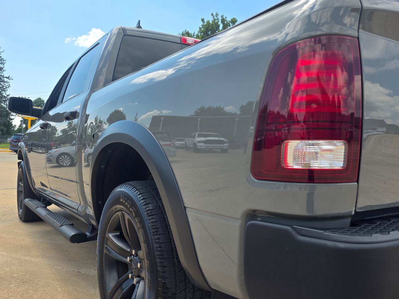 Used 2022 RAM 1500 Warlock w/ Ceramic Grey Warlock Package AWD/4WD image 17