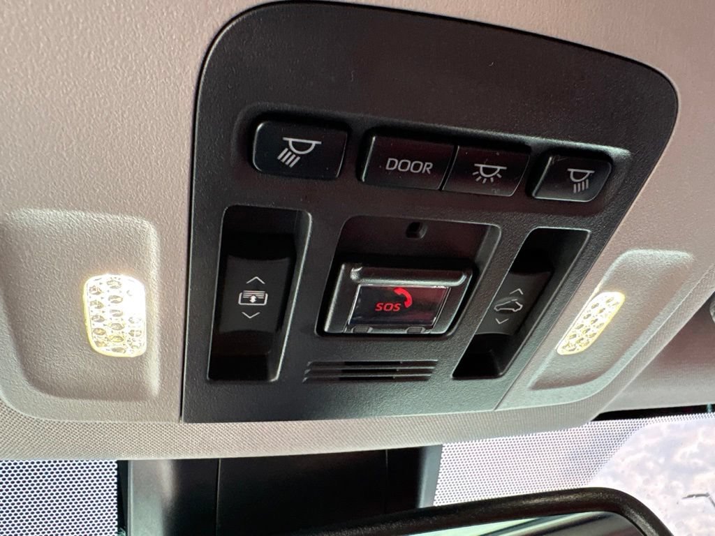 Used 2022 Toyota Camry XSE FWD image 32