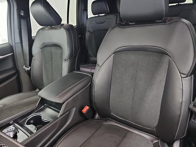 New 2026 Jeep Grand Cherokee Altitude AWD/4WD image 38
