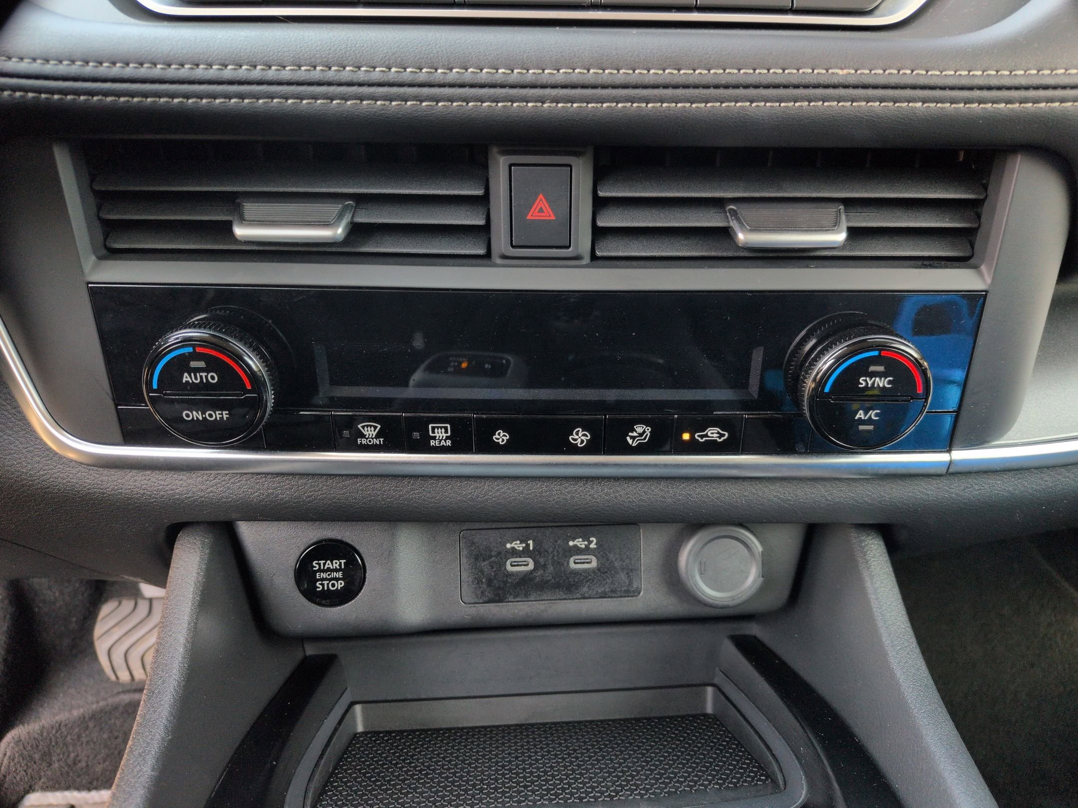 Used 2025 Nissan Rogue SV image 13