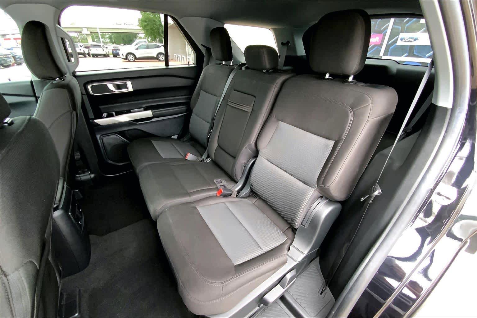 Used 2024 Ford Explorer XLT RWD image 21