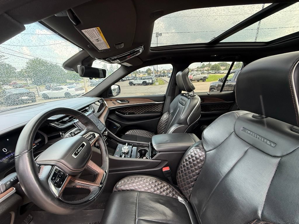 Used 2022 Jeep Grand Cherokee Summit w/ Adv Protech Group IV AWD/4WD image 12