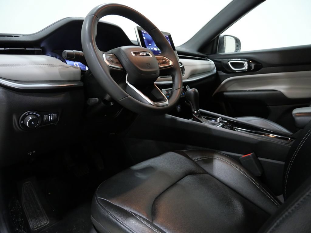 Used 2025 Jeep Compass Limited AWD/4WD image 11