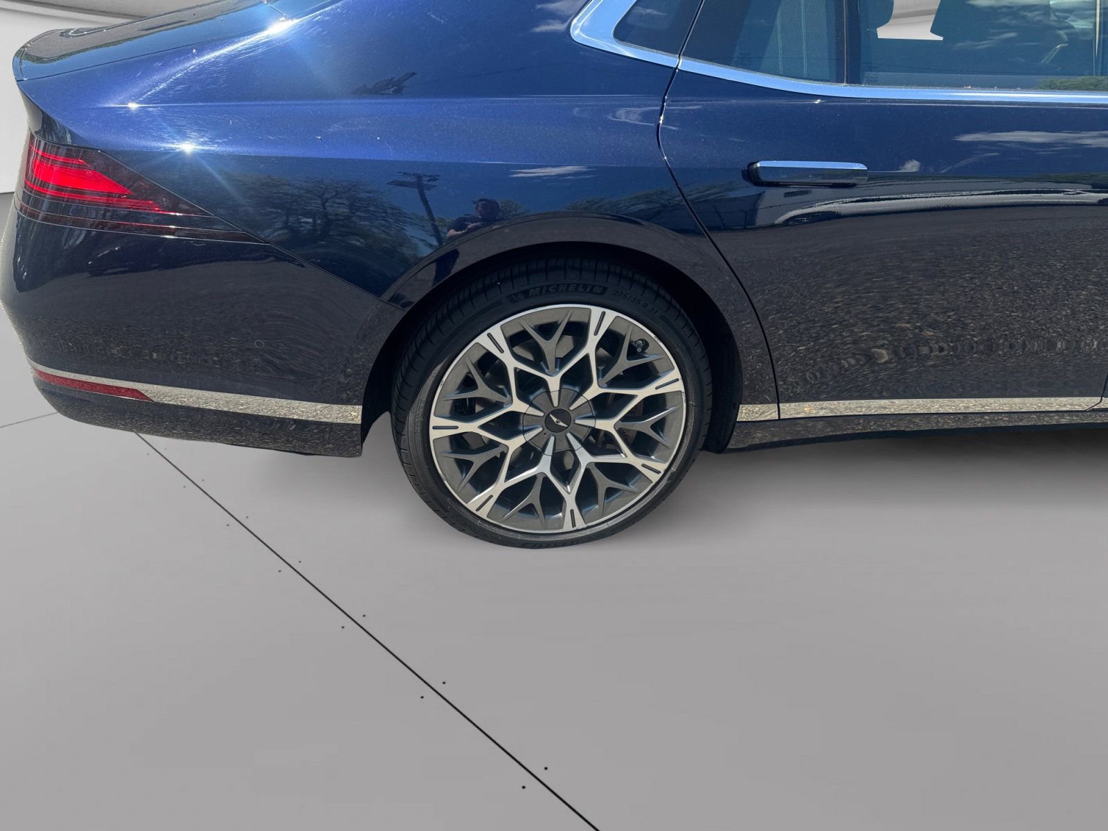 Used 2025 Genesis G90 3.5T AWD/4WD image 6