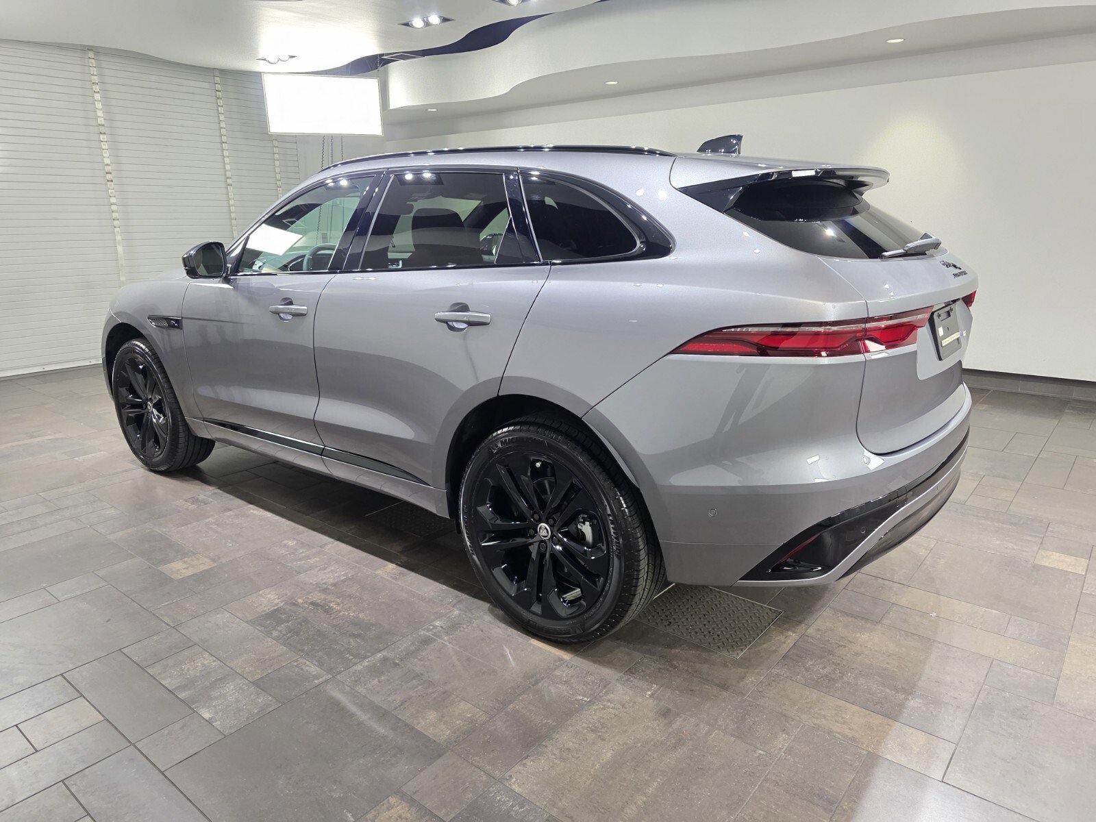 New 2026 Jaguar F-PACE R-Dynamic S image 4