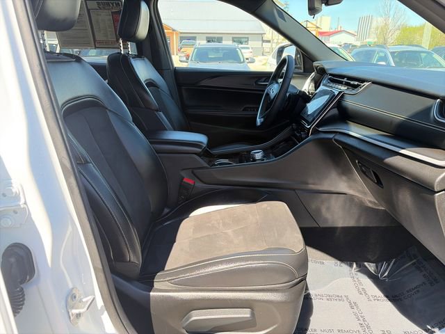 Used 2023 Jeep Grand Cherokee L Laredo AWD/4WD image 24