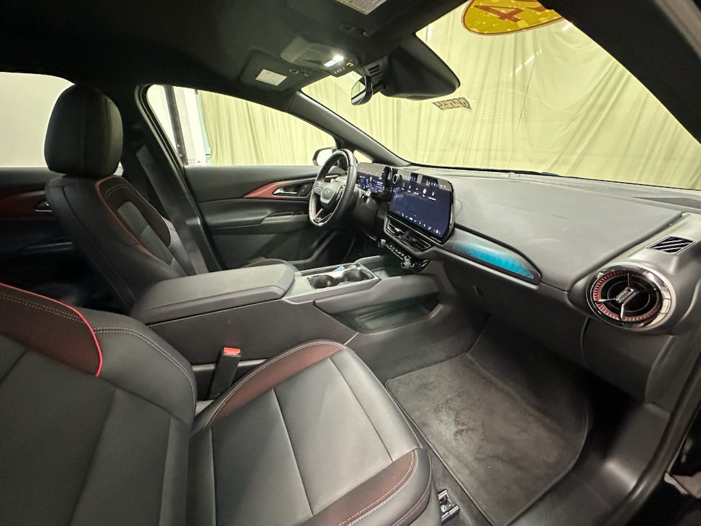 Certified 2024 Chevrolet Equinox EV RS FWD image 17