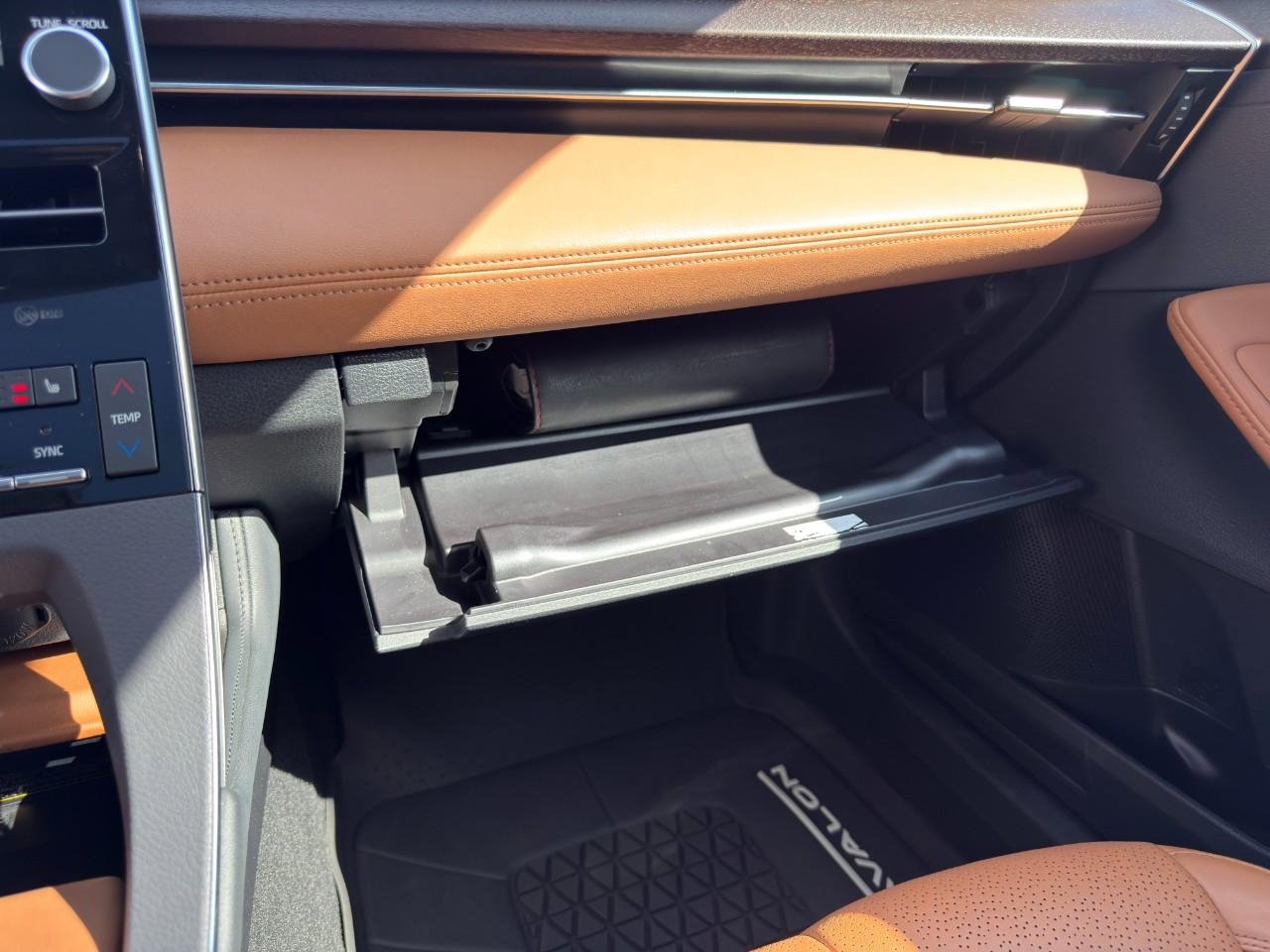 Used 2019 Toyota Avalon Limited w/ Advanced Safety Package FWD image 14