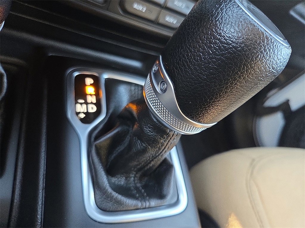 Used 2022 Jeep Gladiator Willys image 15