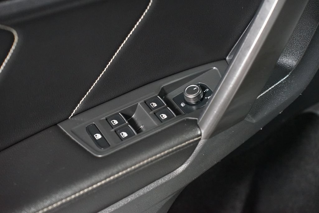 Used 2022 Volkswagen Tiguan SE FWD image 28