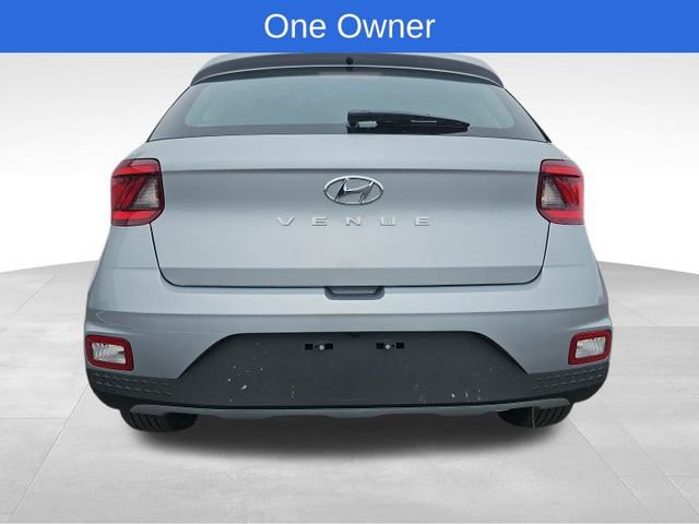 Used 2023 Hyundai Venue SEL image 4