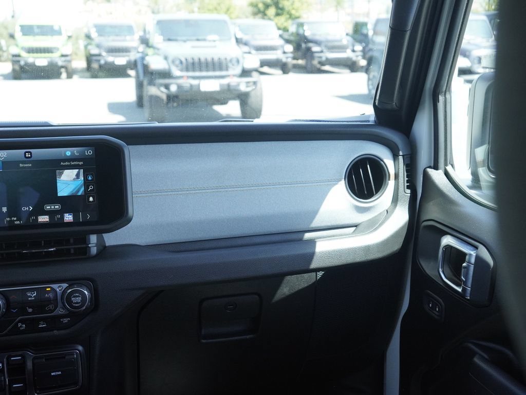 Certified 2025 Jeep Gladiator Sport AWD/4WD image 34