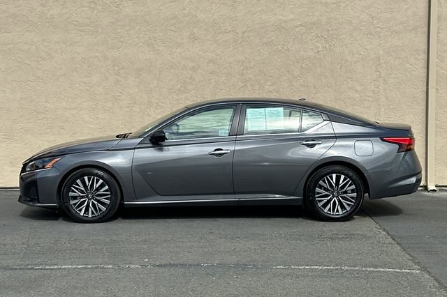 Used 2025 Nissan Altima 2.5 SV FWD image 10