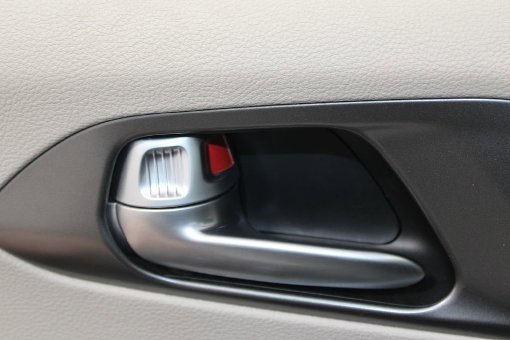 Used 2024 Chrysler Pacifica Touring-L image 22