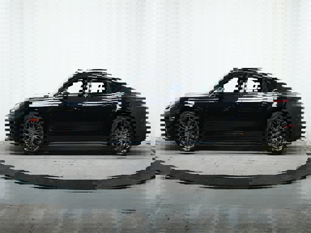 New 2025 Porsche Panamera 4 image 2