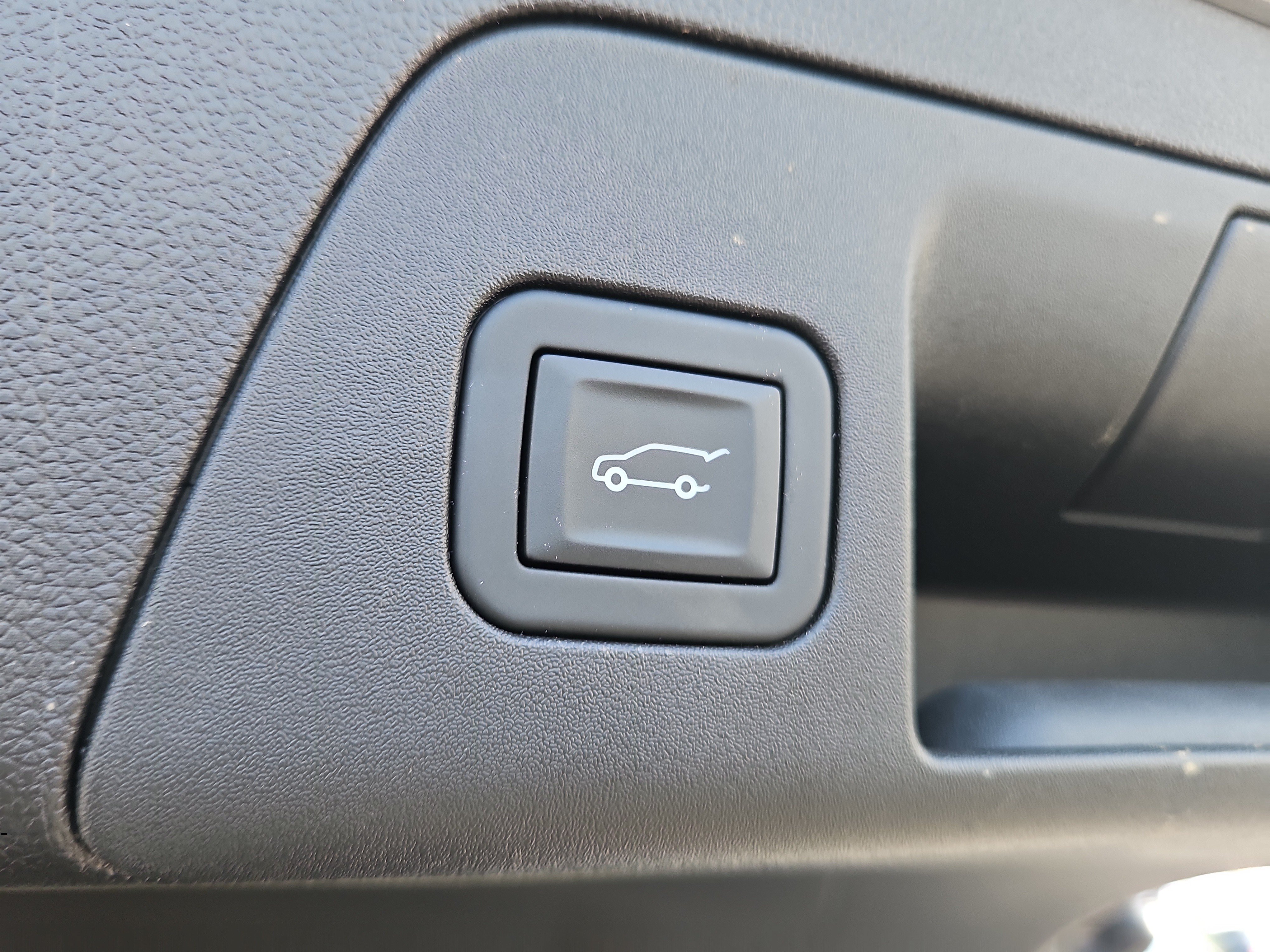 Used 2025 Buick Envision Avenir AWD/4WD image 9