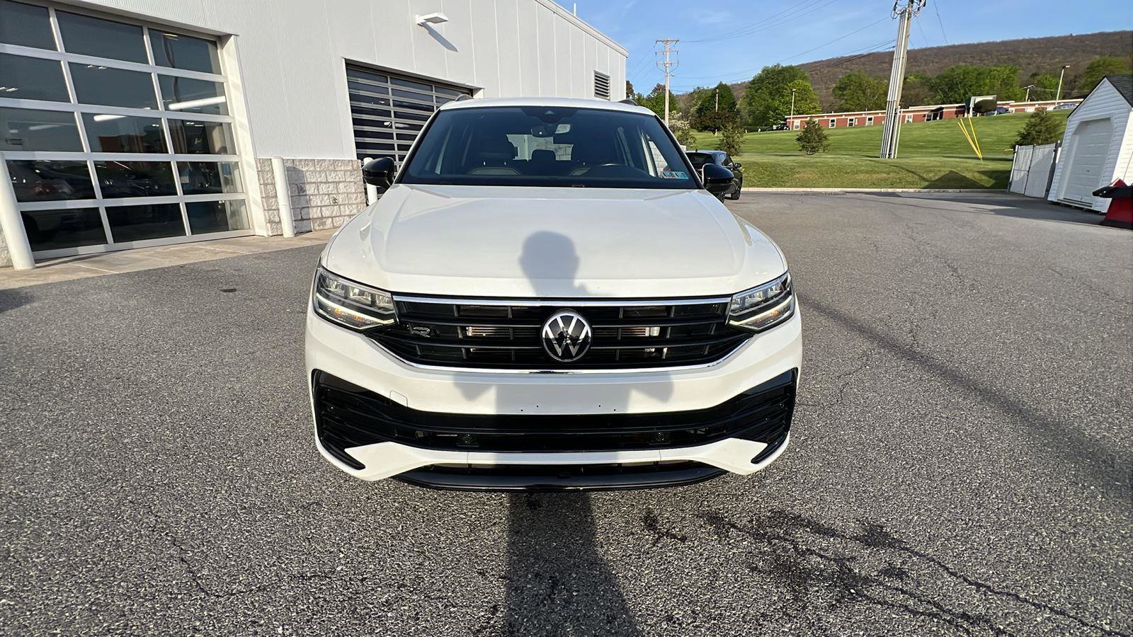 Used 2022 Volkswagen Tiguan SE R-Line AWD/4WD image 9