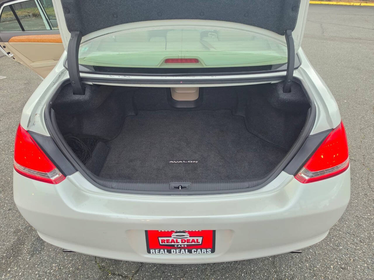 Used 2006 Toyota Avalon XLS FWD image 16