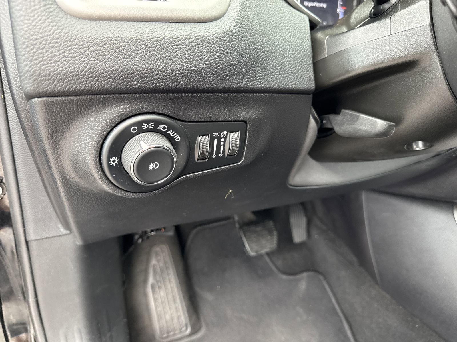 Used 2019 Jeep Compass Latitude w/ Popular Equipment Group image 16