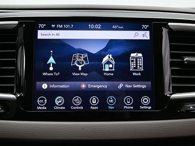 Used 2020 Chrysler Pacifica Touring-L w/ Tire & Wheel Group image 36