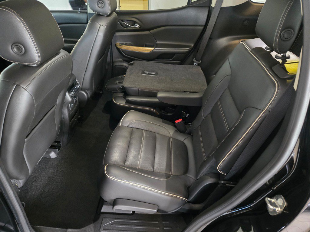 Certified 2018 GMC Acadia Denali w/ Technology Package AWD/4WD image 18