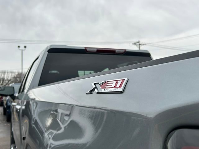 New 2026 GMC Sierra 1500 SLT image 11