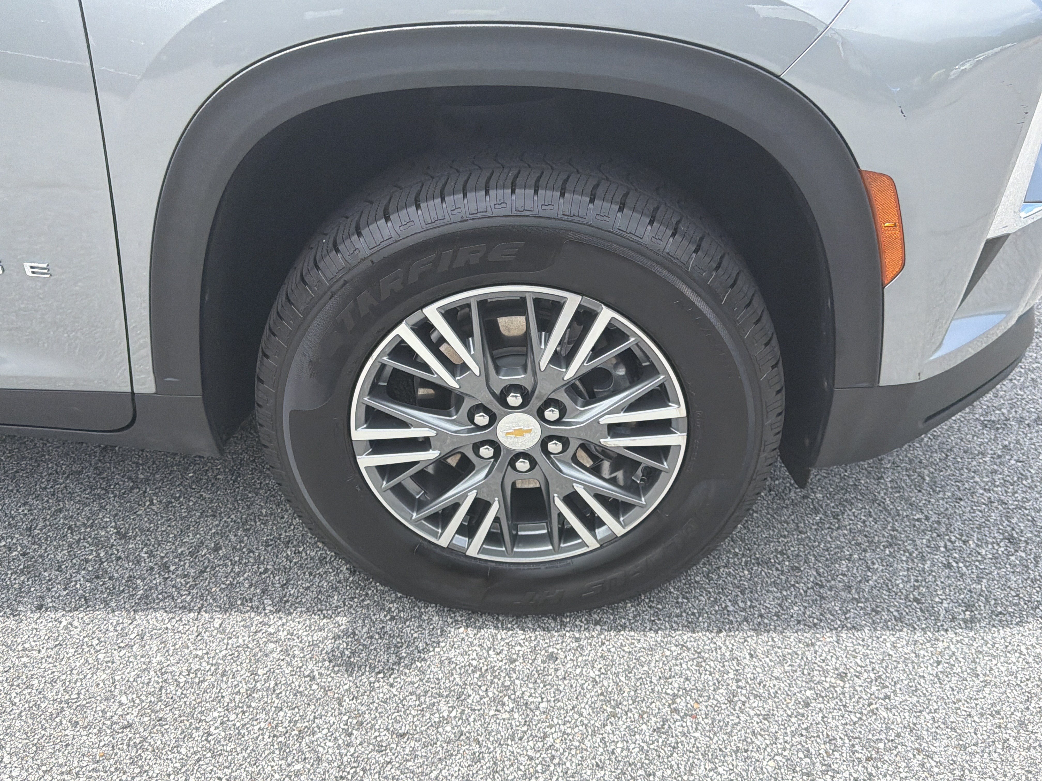 Used 2025 Chevrolet Traverse LT FWD image 14
