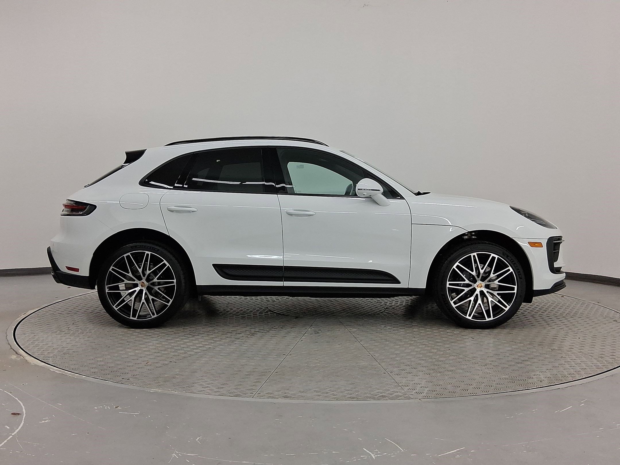Used 2026 Porsche Macan image 8