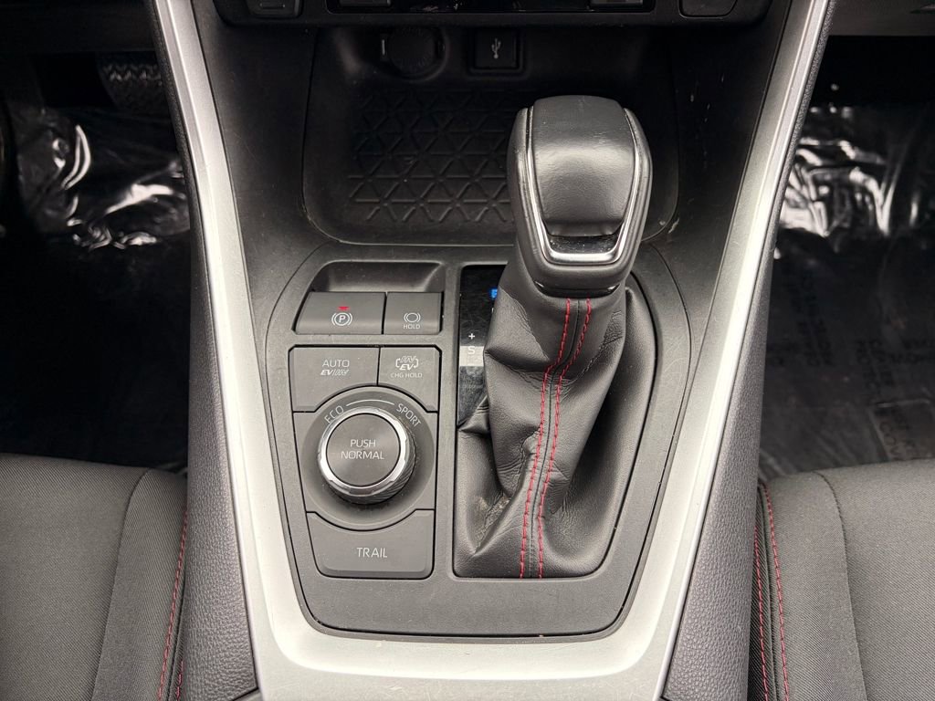 Used 2022 Toyota RAV4 SE w/ Weather & Moonroof Package image 24