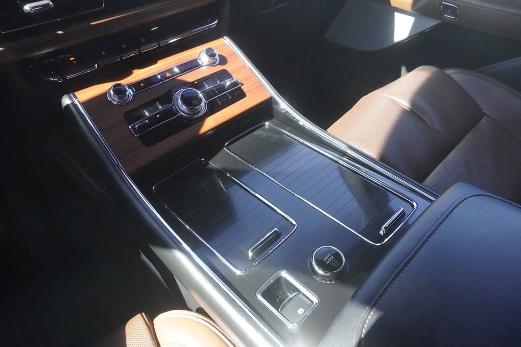 Used 2023 Lincoln Aviator Reserve w/ Equipment Group 201A image 14