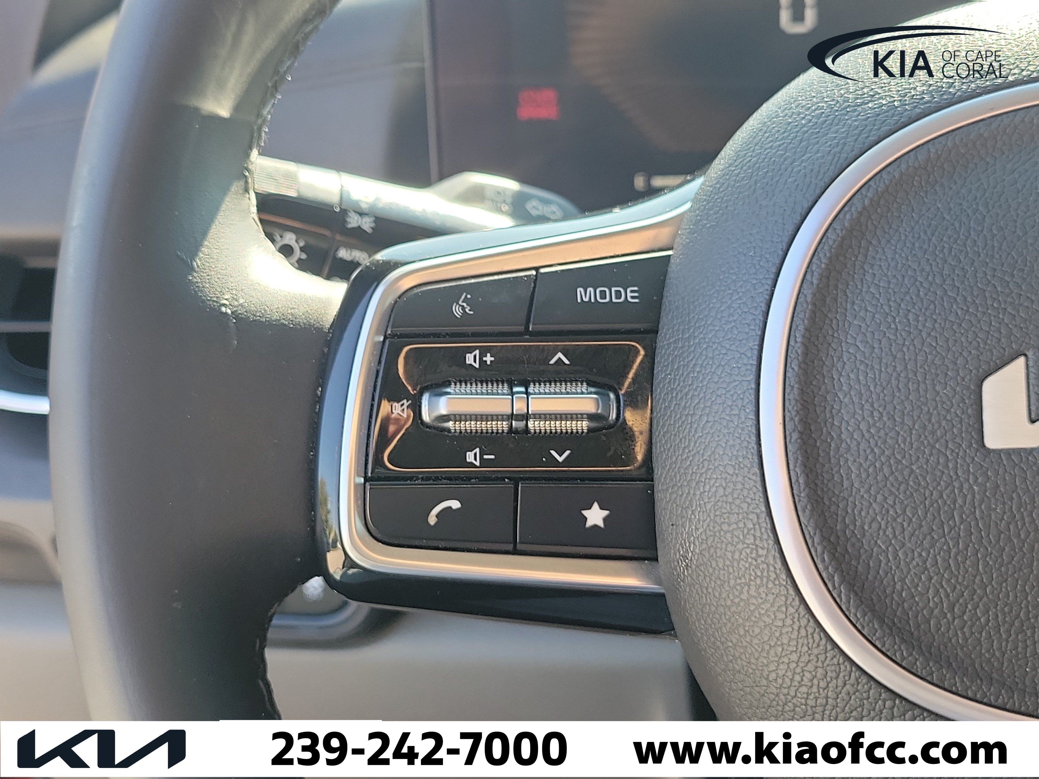Certified 2025 Kia Carnival EX FWD image 24