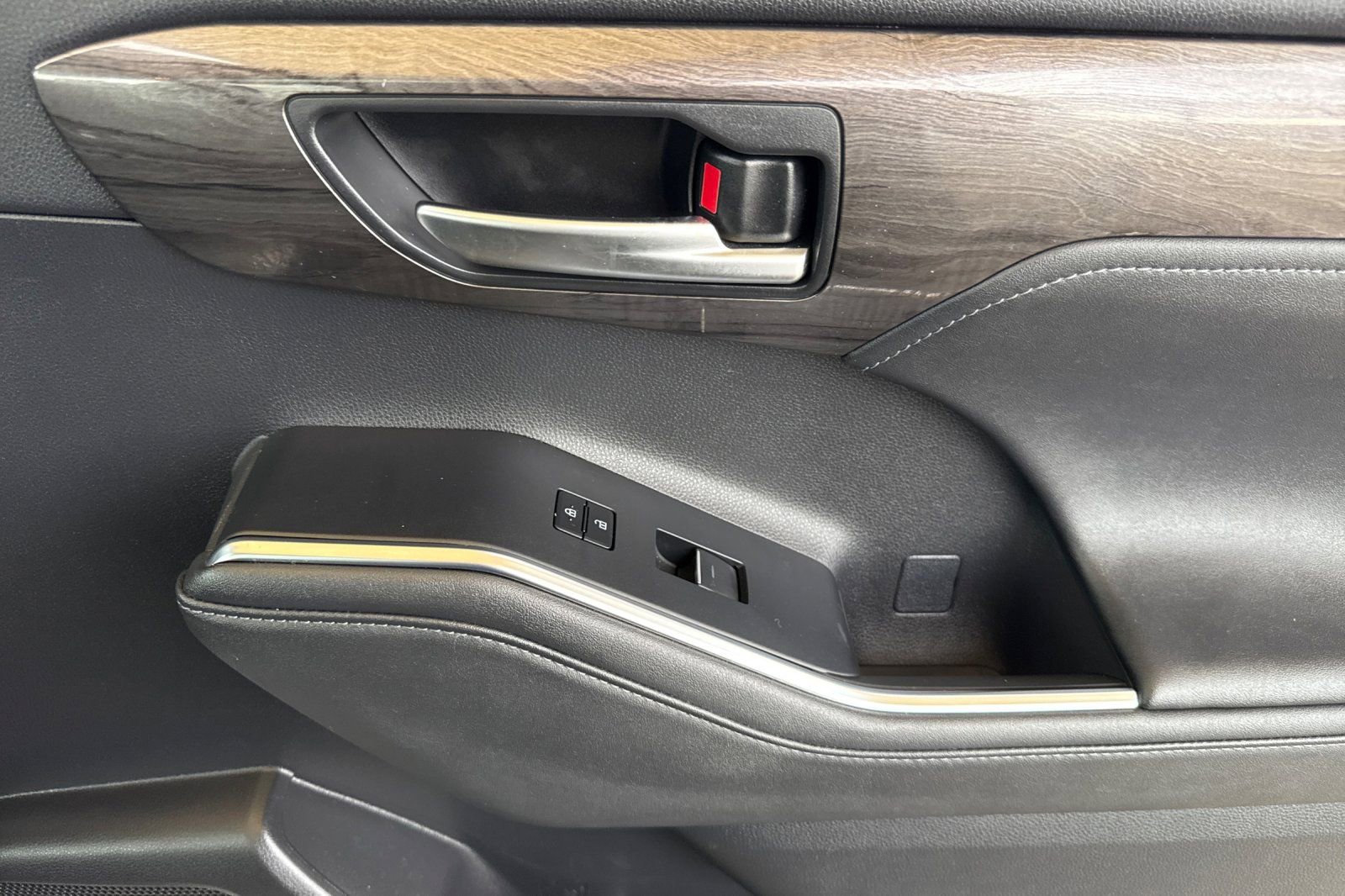 Used 2024 Toyota Highlander Platinum image 20