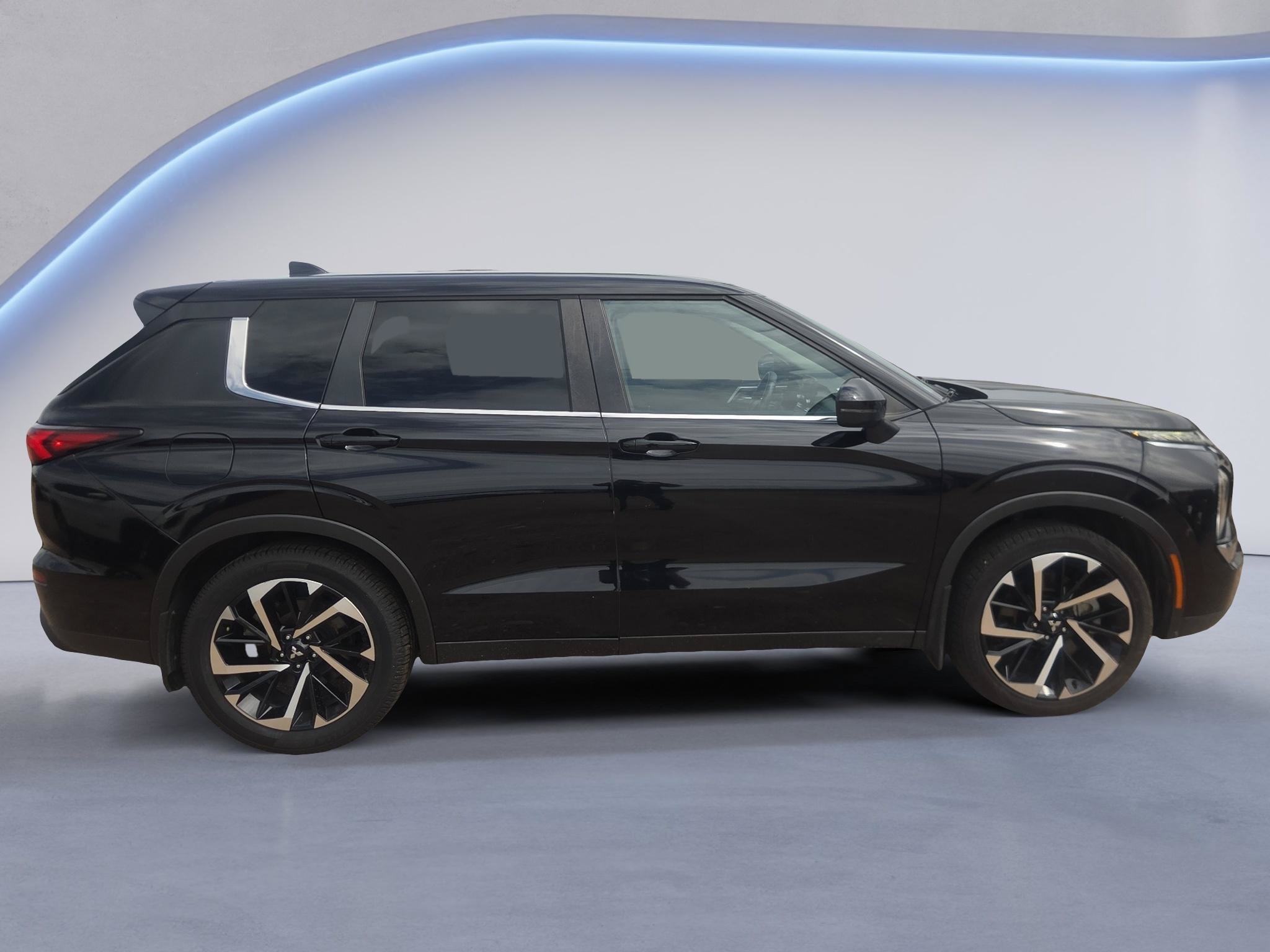 Used 2022 Mitsubishi Outlander ES AWD/4WD image 4