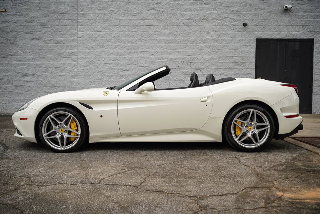 Used 2016 Ferrari California T image 10