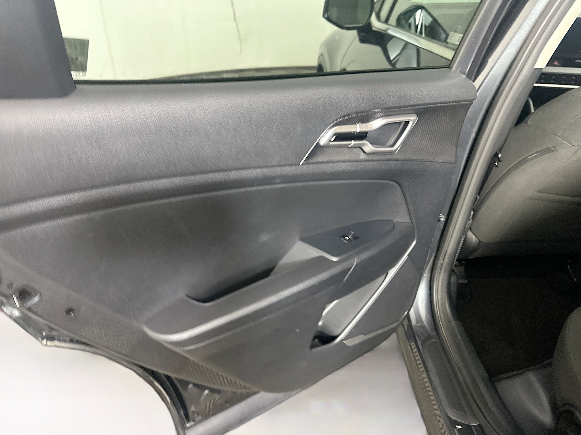 Used 2025 Kia Sportage LX image 25