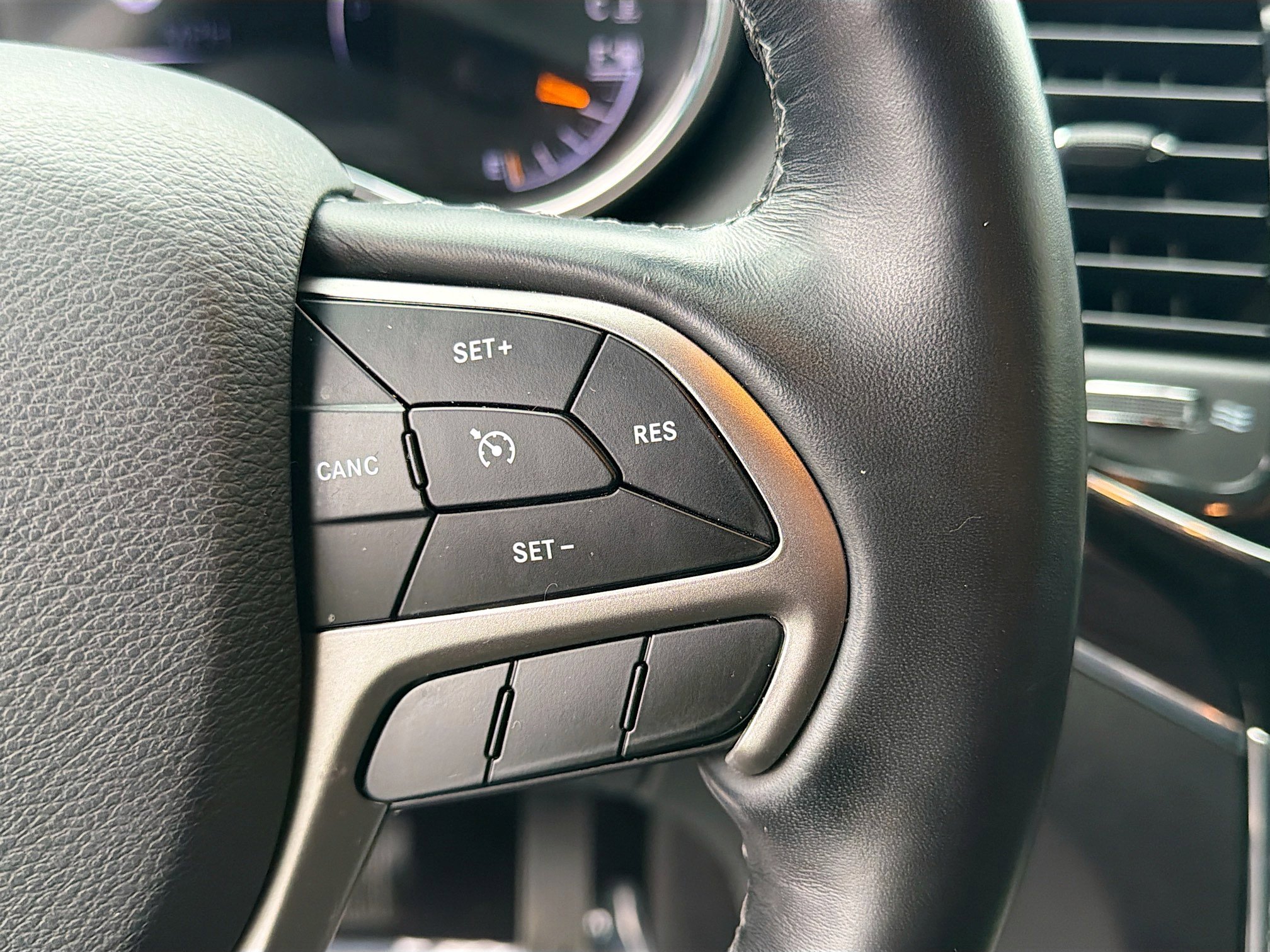 Used 2020 Jeep Grand Cherokee Overland image 36