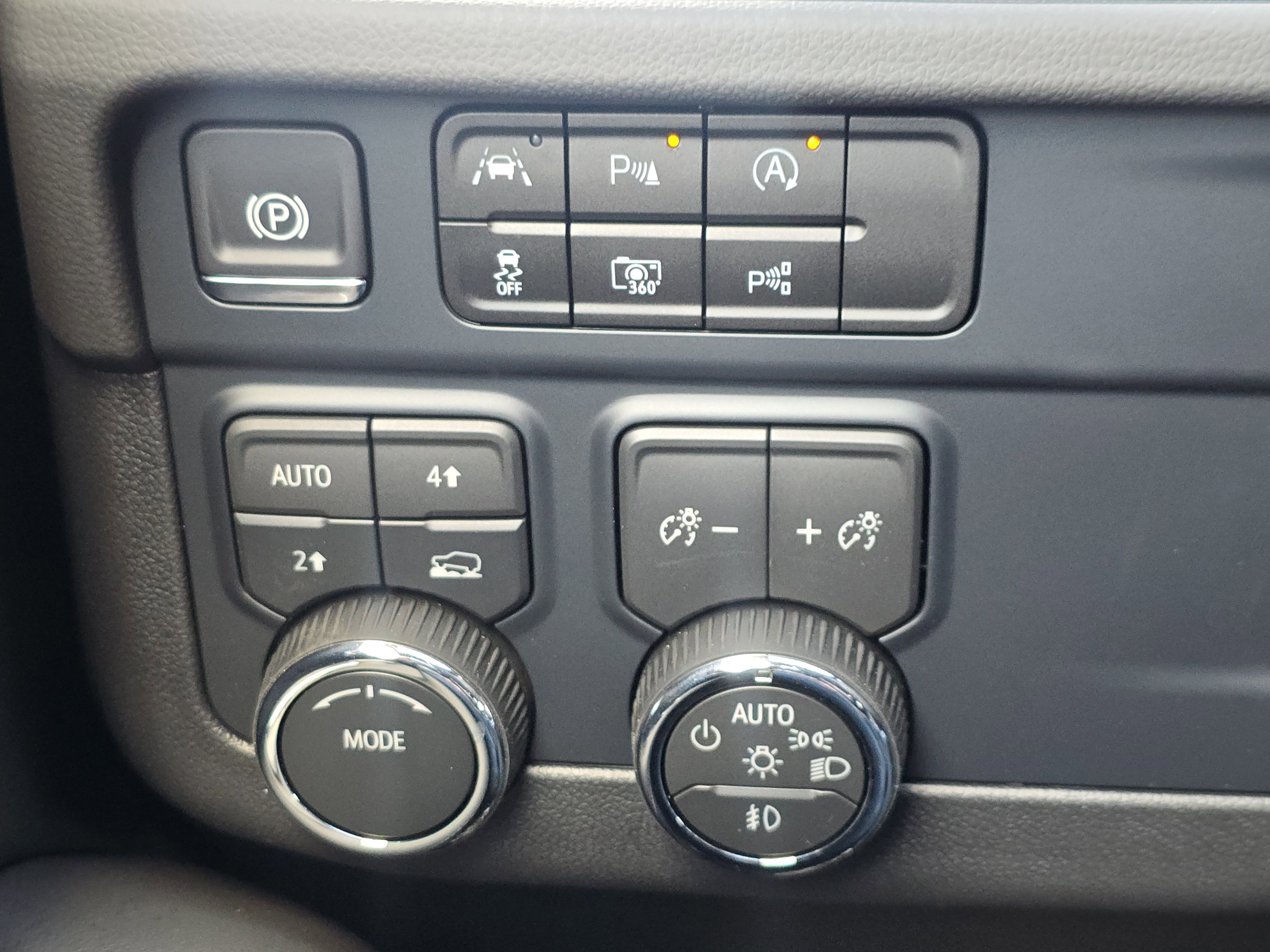 New 2025 Chevrolet Suburban Premier image 23