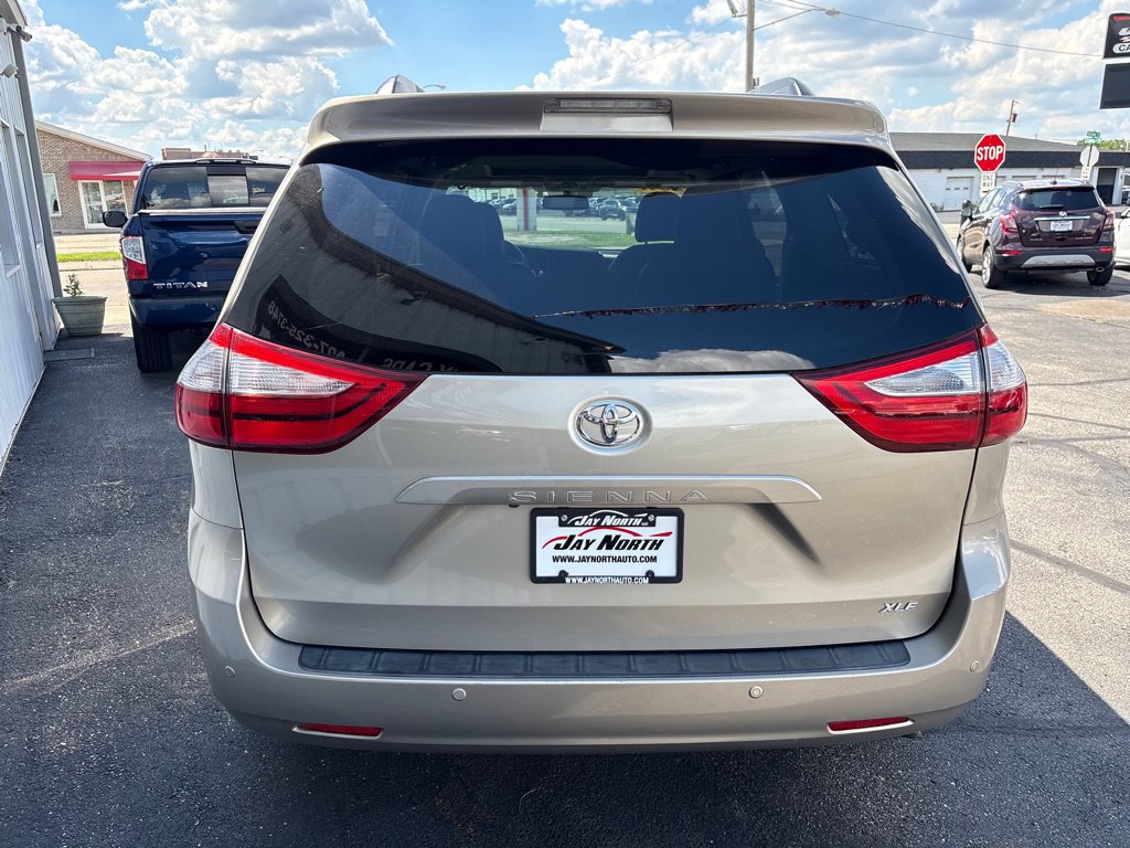 Used 2017 Toyota Sienna XLE w/ XLE Navigation Package FWD image 4