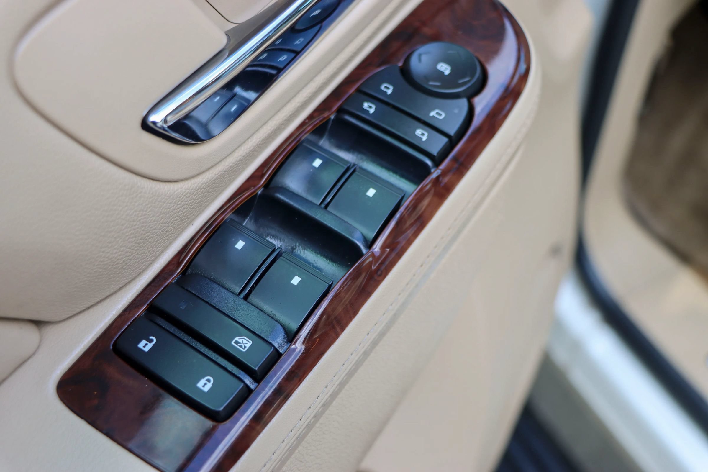 Used 2014 Cadillac Escalade Premium RWD image 14